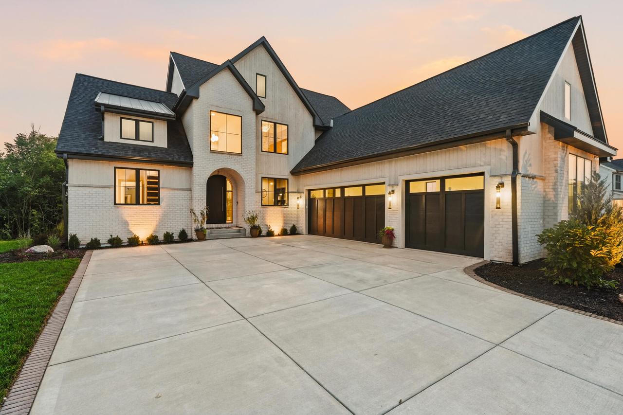 W184N5135 Sunrise Ln, Menomonee Falls, WI 53051