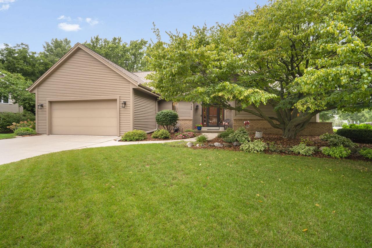 720 Schloemer Dr, West Bend, WI 53095