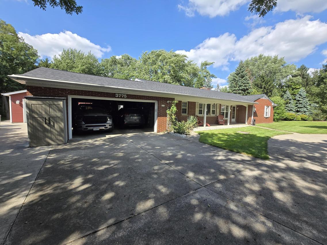 3775 S Sunny View, New Berlin, WI 53151