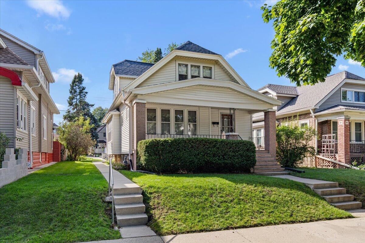 3151 S 10th St, Milwaukee, WI 53215
