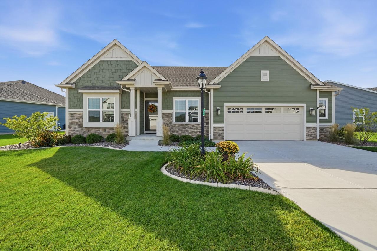 2935 Yahara Dr, Summit, WI 53066