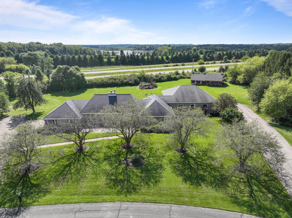 N2195 Beech Blvd, Bloomfield, WI 53147