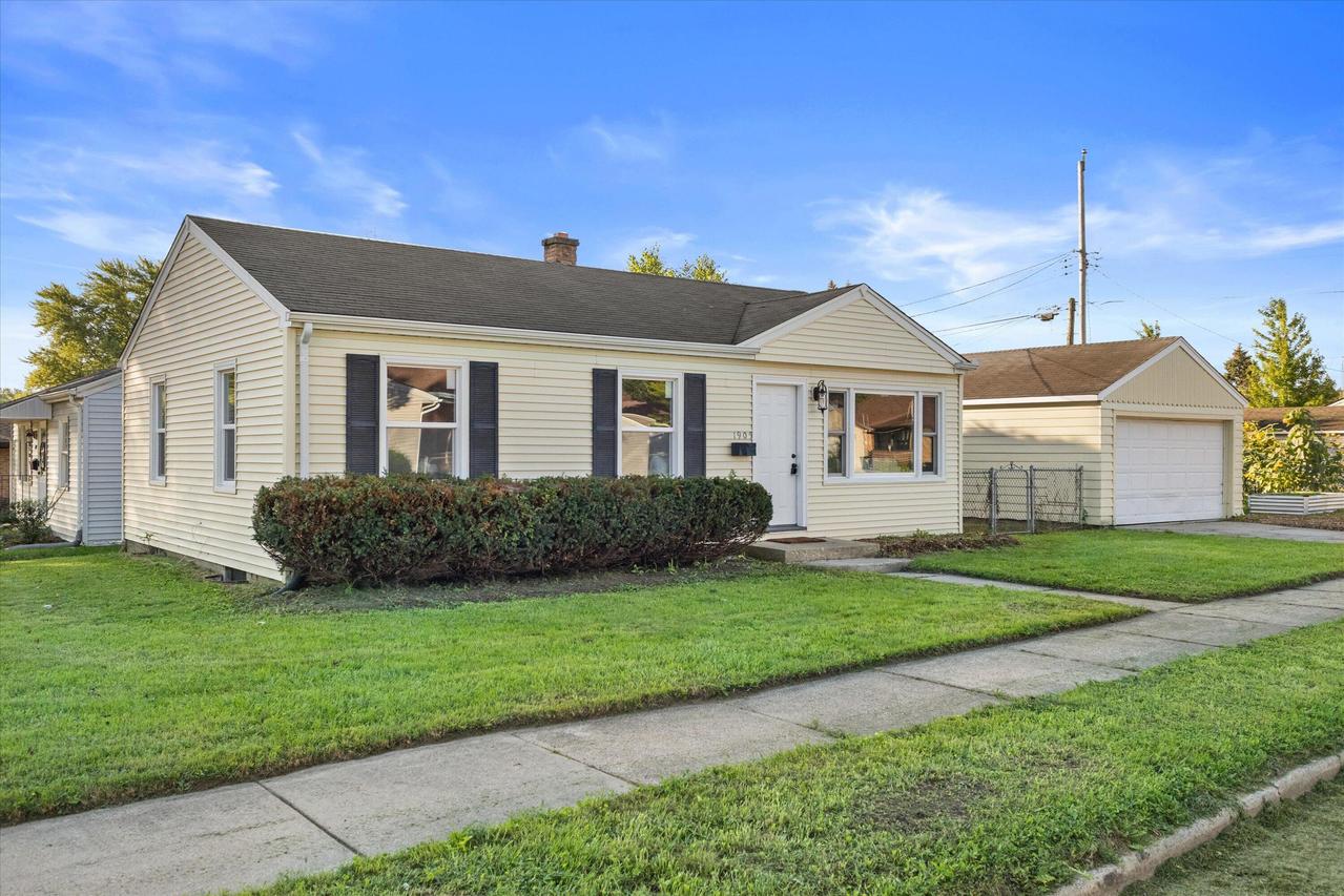 1905 Gilson St, Racine, WI 53403