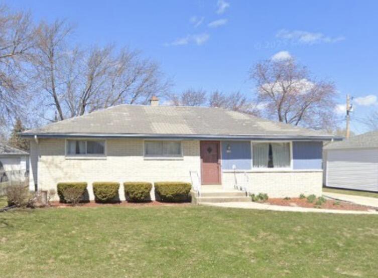 8128 W Waterford Ave, Greenfield, WI 53220