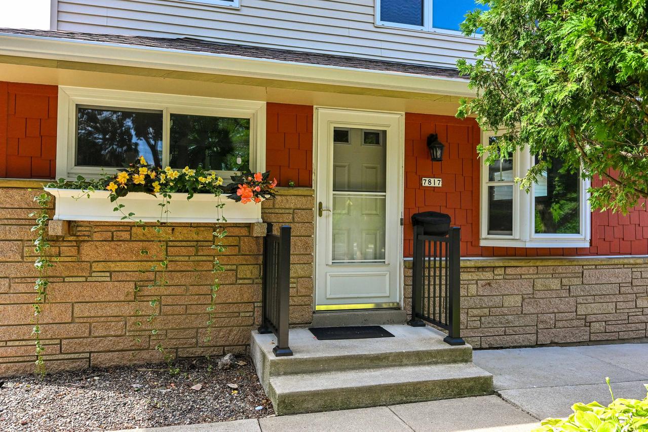 7817 W Mt Vernon Ave, Milwaukee, WI 53213