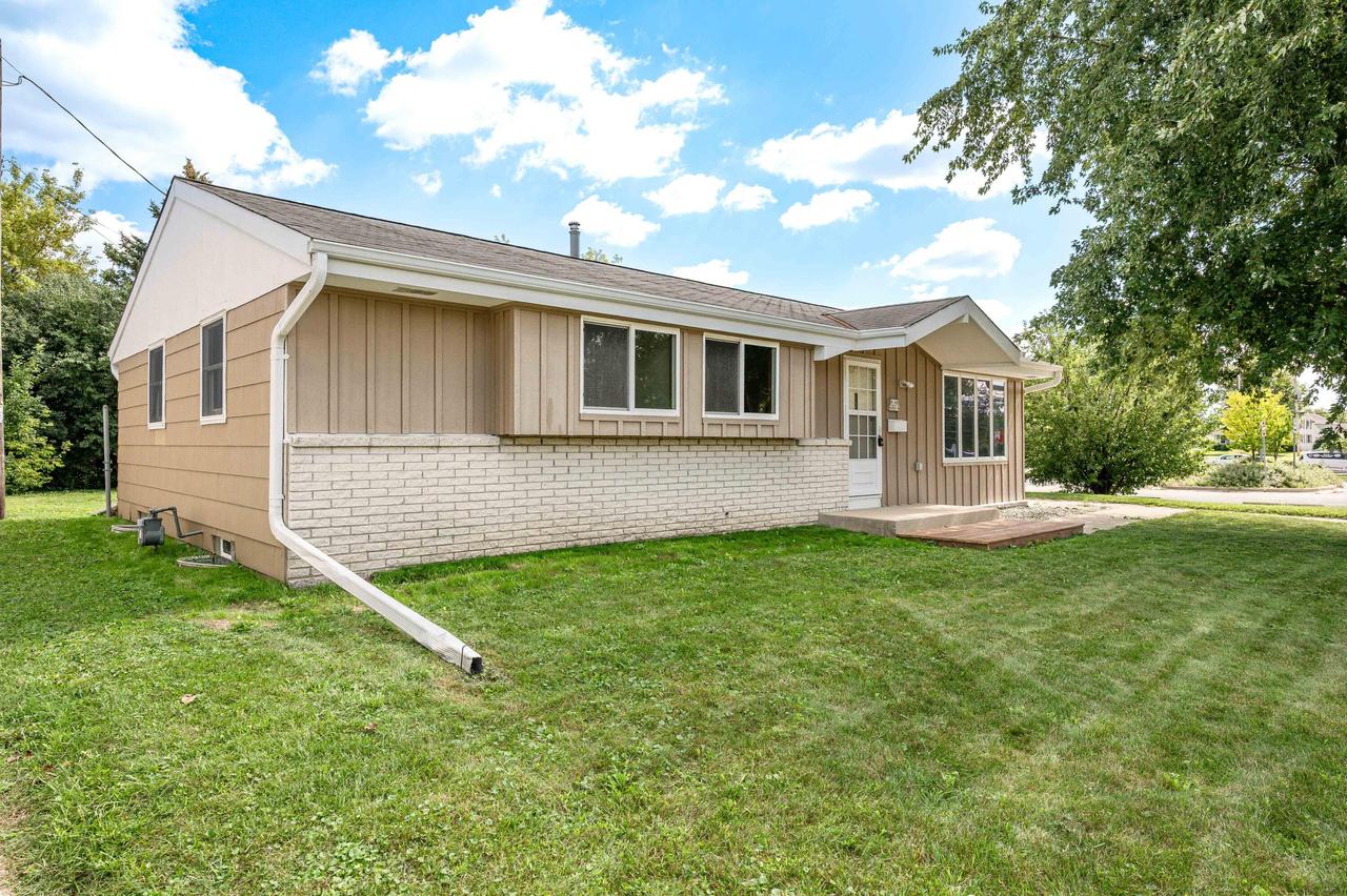 W148N8814 Jefferson Ave, Menomonee Falls, WI 53051