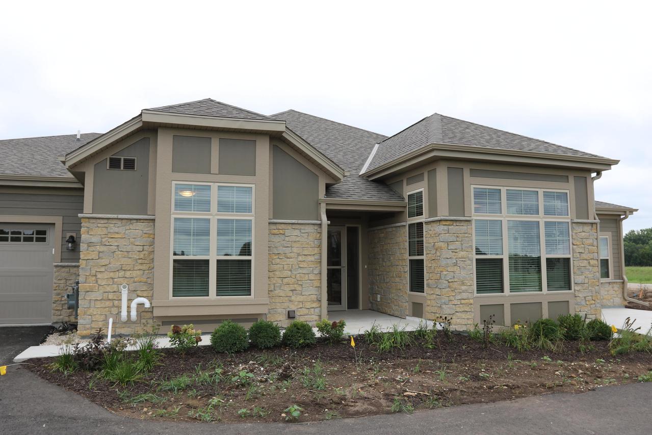 163 Lahinch Loop #31, North Prairie, WI 53153