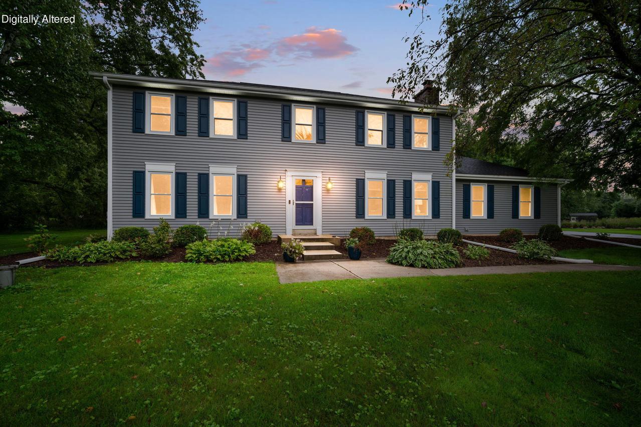 1626 Devonshire Dr, Cedarburg, WI 53012