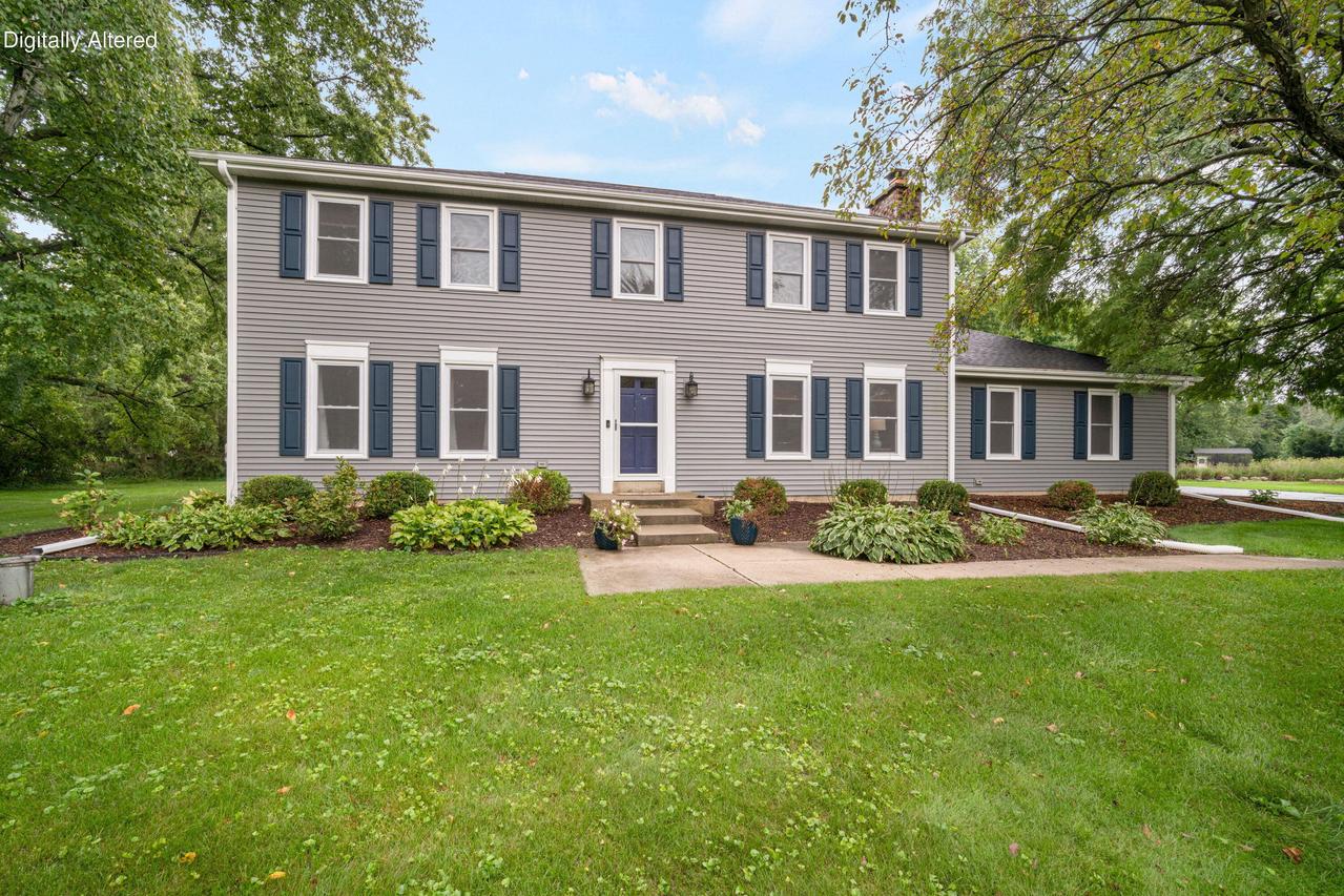 1626 Devonshire Dr, Cedarburg, WI 53012
