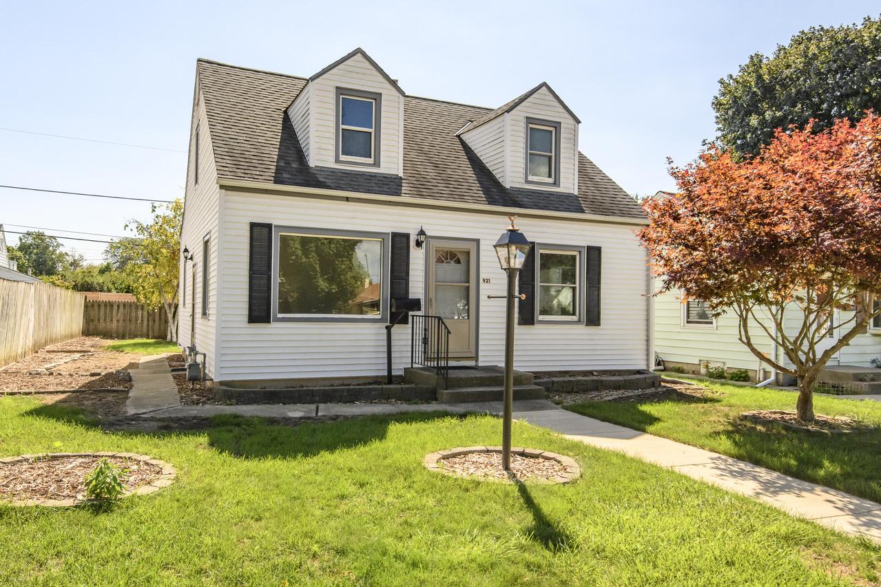 921 E Howard Ave, Milwaukee, WI 53207