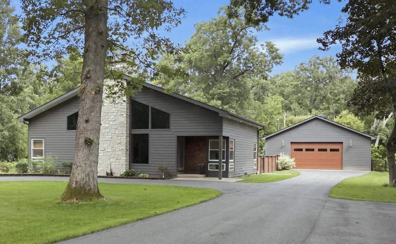 1404 Del Oaks Ln, Delavan, WI 53115