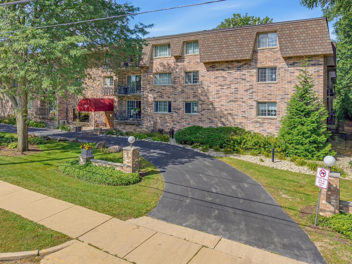 1730 W Green Tree Rd #309, Glendale, WI 53209