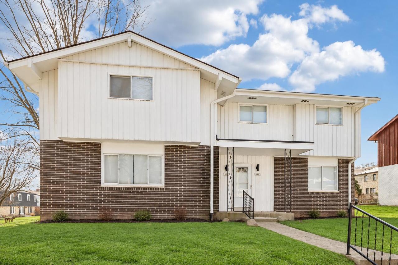 12305 W Diane Dr #12307, Wauwatosa, WI 53226