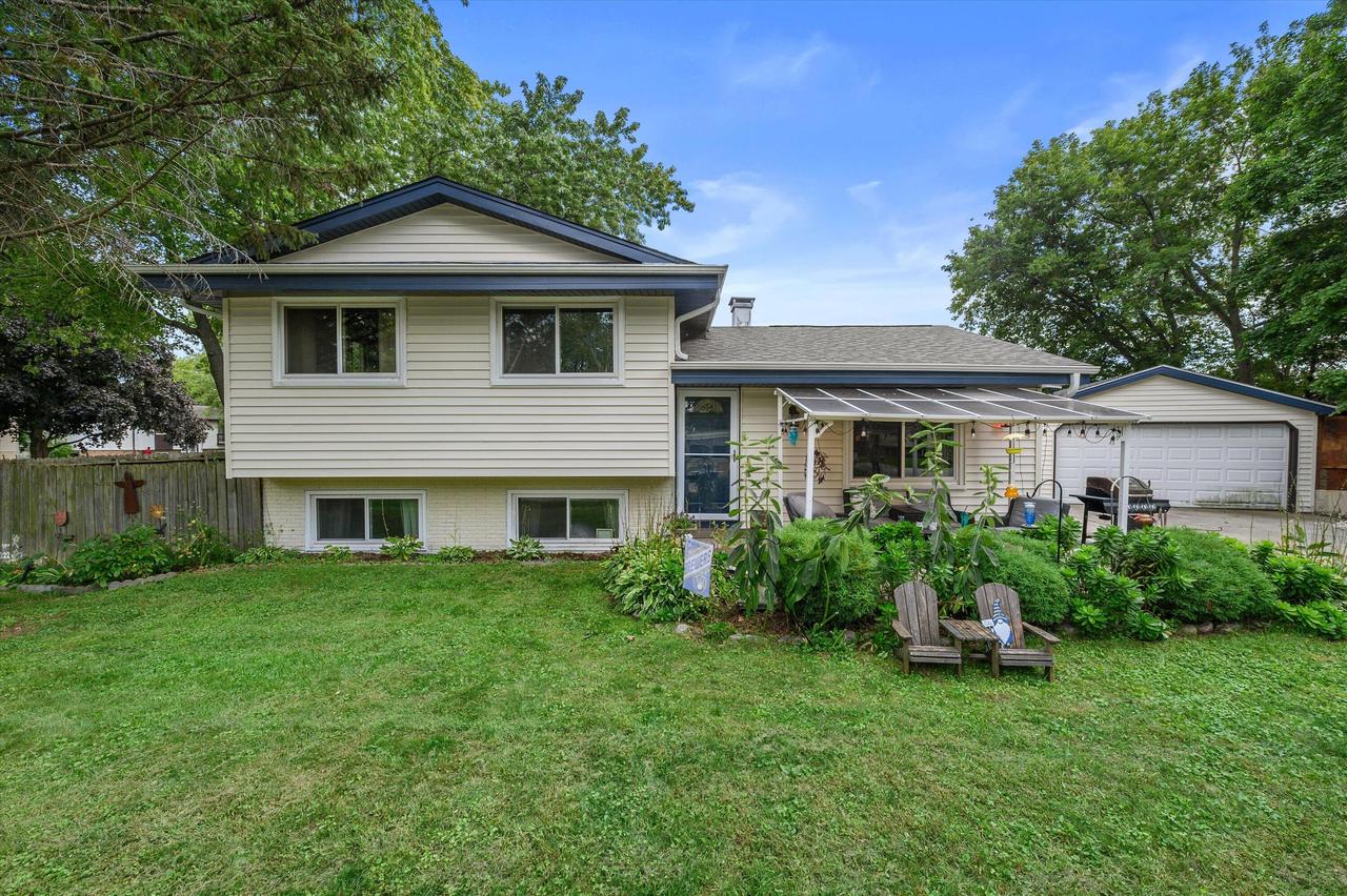 2645 Holly Grove, Caledonia, WI 53402