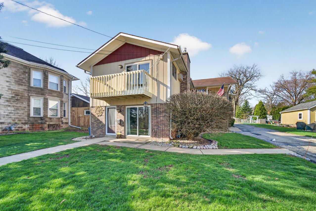 445 W Chestnut St, Burlington, WI 53105