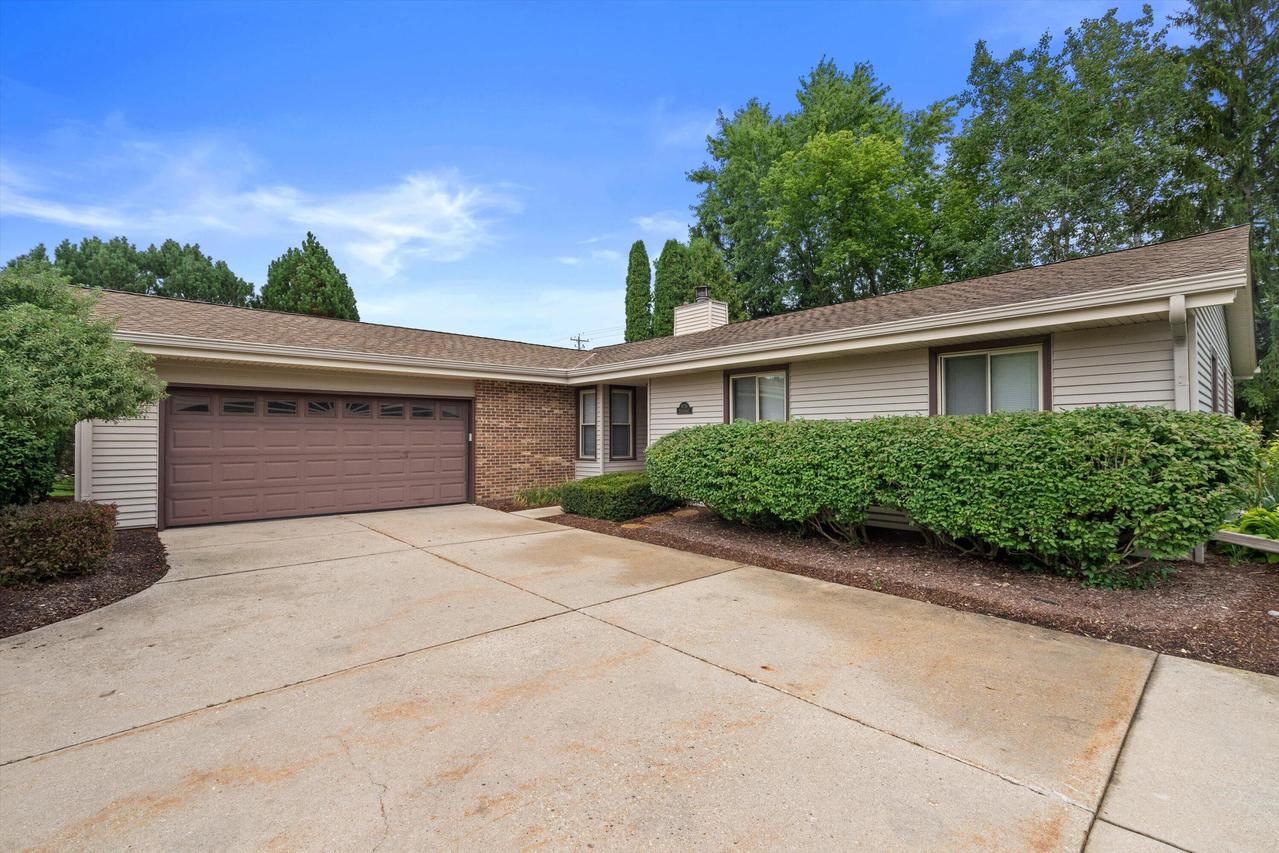 W156N10640 Cobbler Ln, Germantown, WI 53022