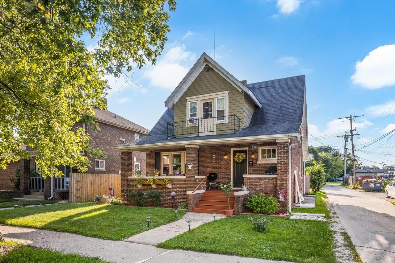 6016 33rd Ave, Kenosha, WI 53142