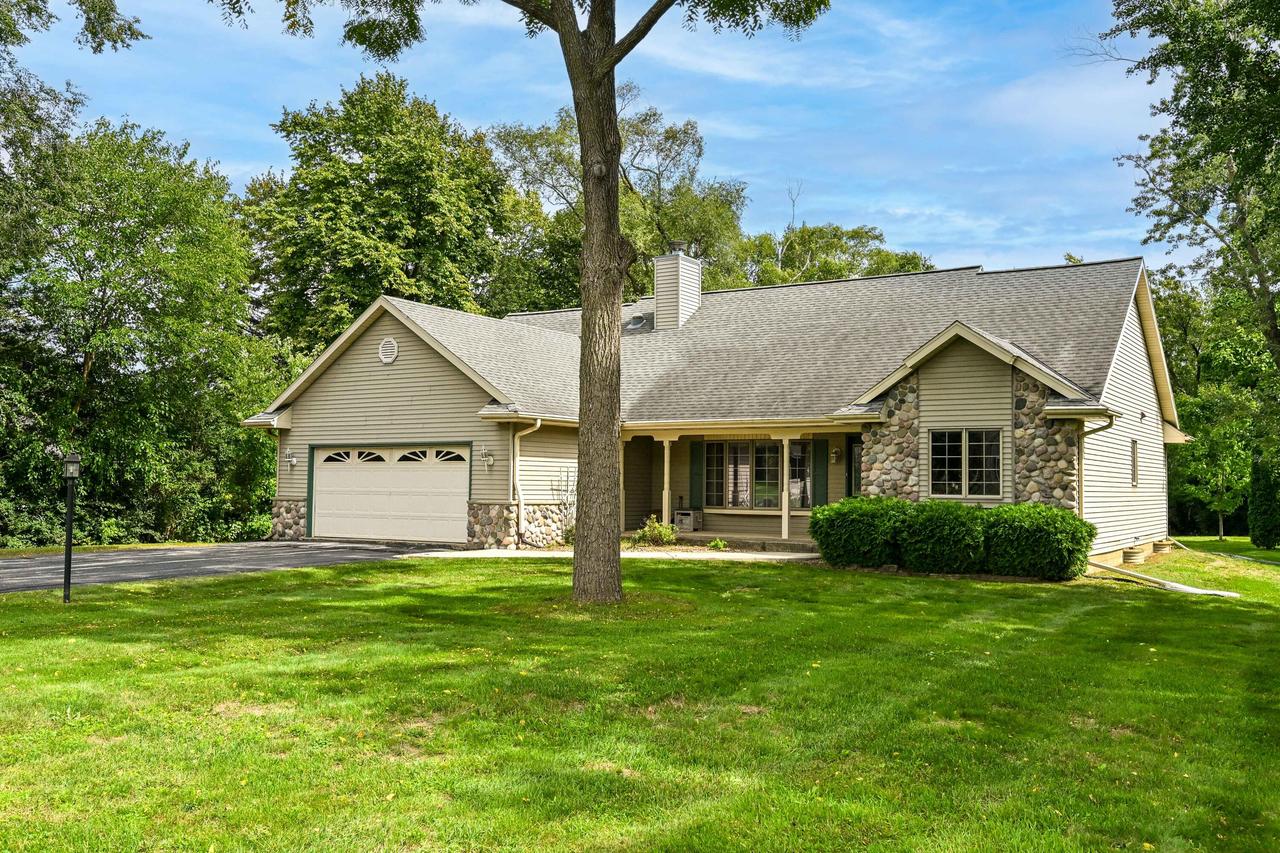 9358 S 33rd St, Franklin, WI 53132