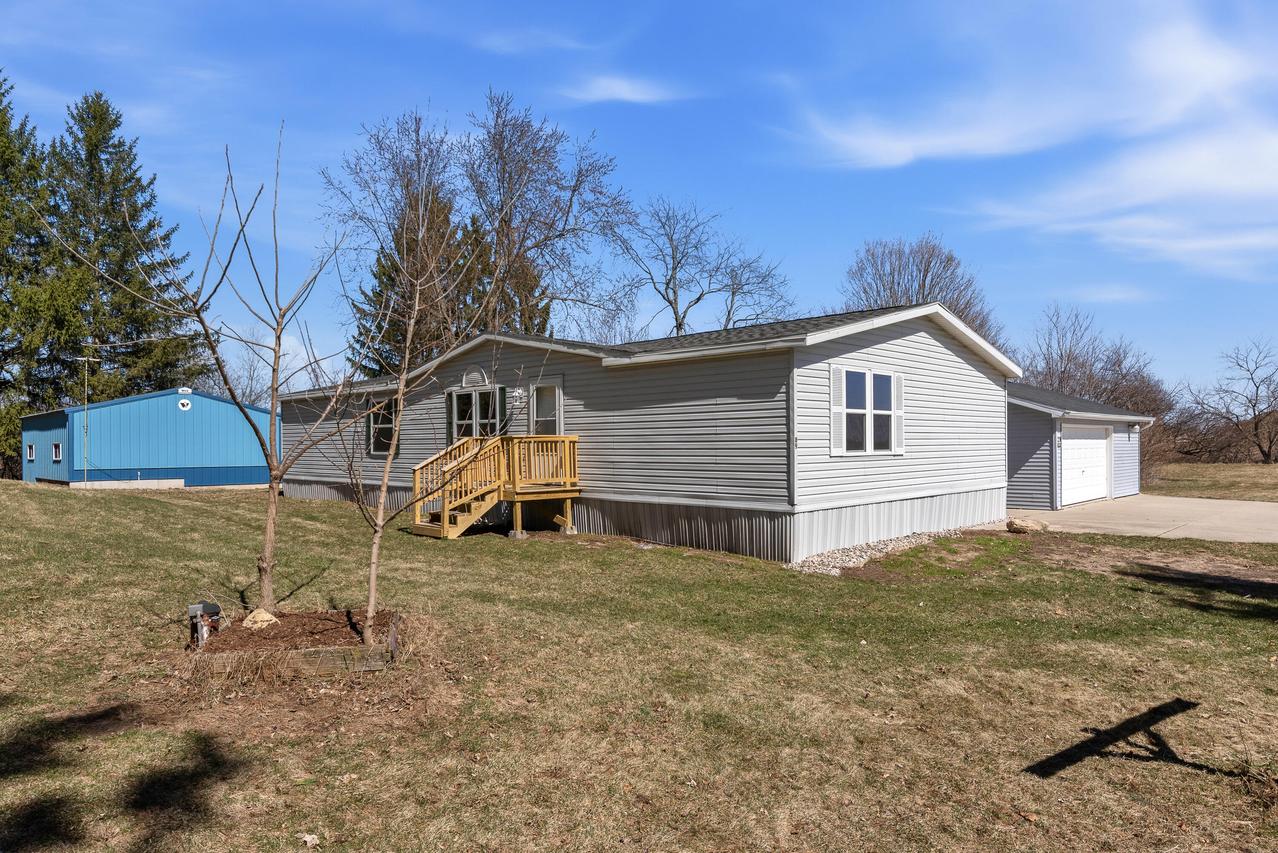 W8418 Hemlock Rd, Trenton, WI 53916