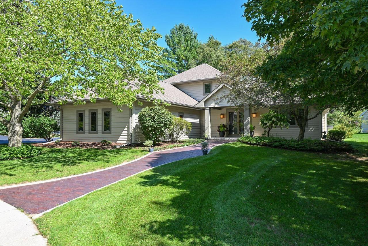 960 Woodlake Rd, Kohler, WI 53044