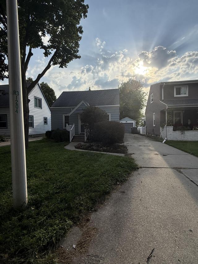 1204 S 110th St, West Allis, WI 53214
