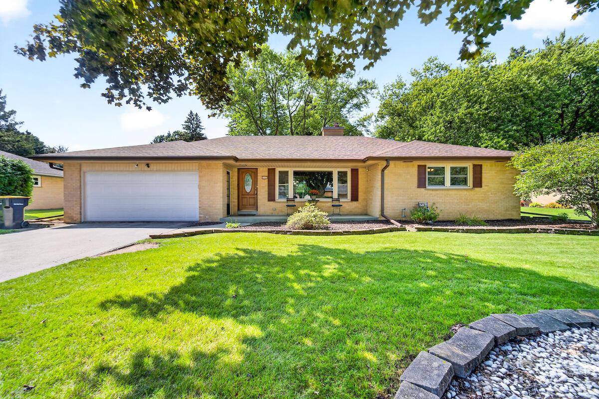 3523 W Pelican Ln, Brown Deer, WI 53209