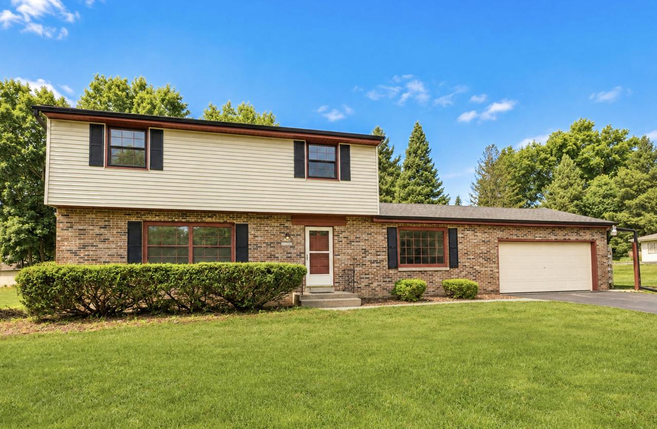W213N10189 Beech Dr, Germantown, WI 53017