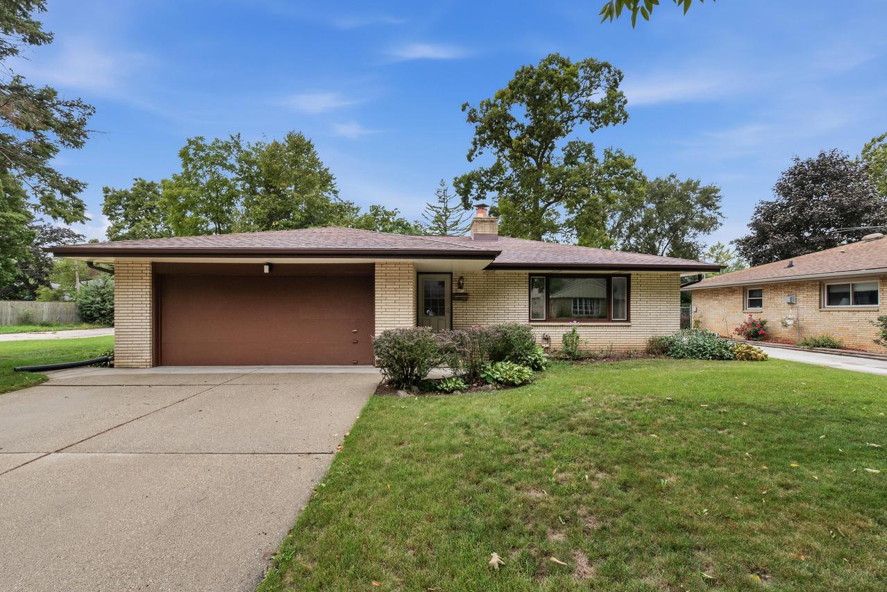 4973 S 19th St, Milwaukee, WI 53221