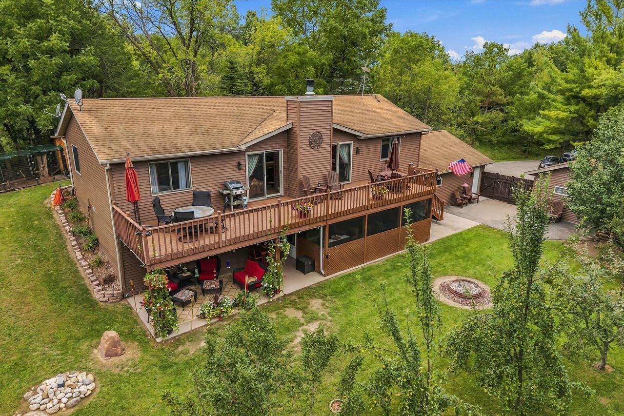N3049 N B & B Ct, Osceola, WI 53010