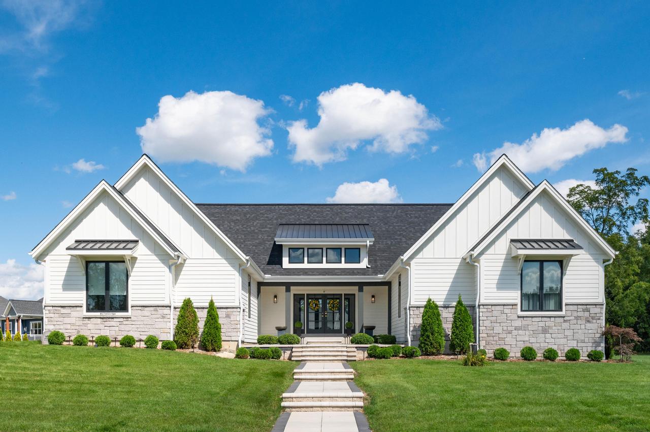 S3754W274 Legend Clubs Ct, Waukesha, WI 53189