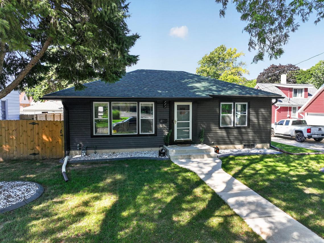 3049 S 31st St, Milwaukee, WI 53215