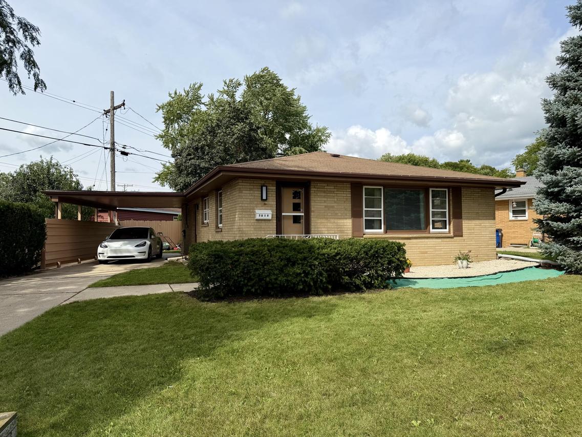 1014 Fairway Dr, Racine, WI 53405
