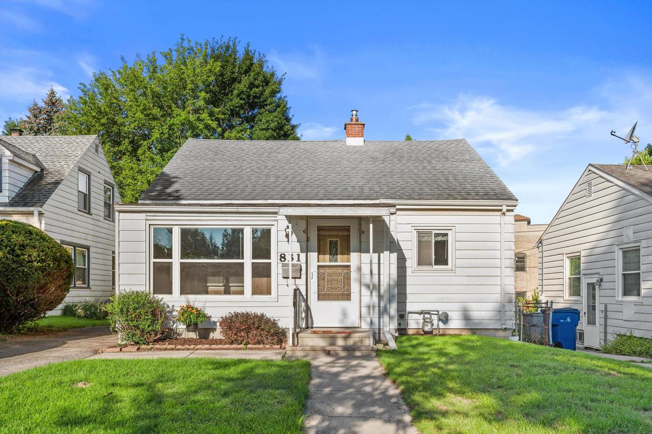 831 N 54th St, Milwaukee, WI 53208