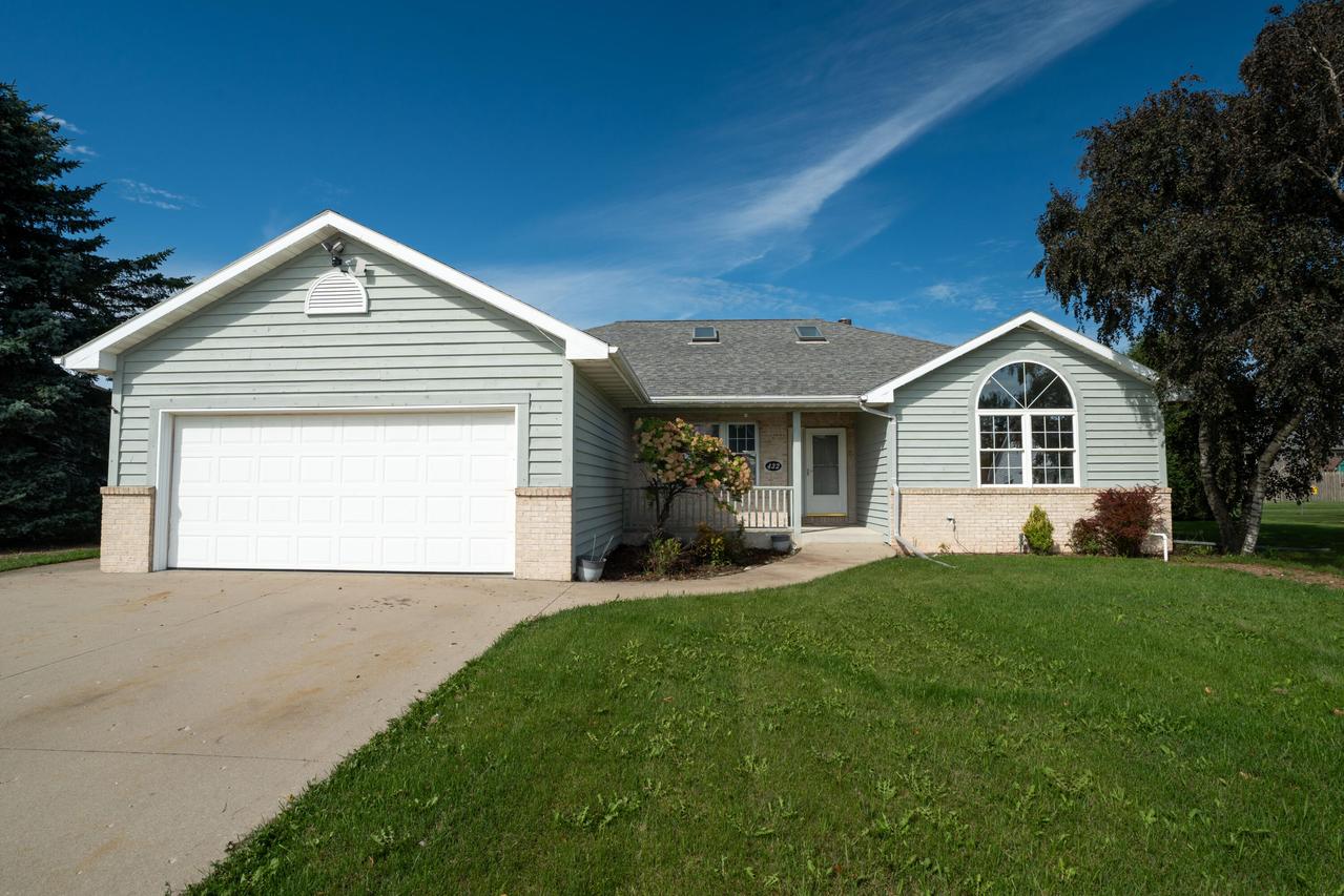 432 Hickory St, Belgium, WI 53004