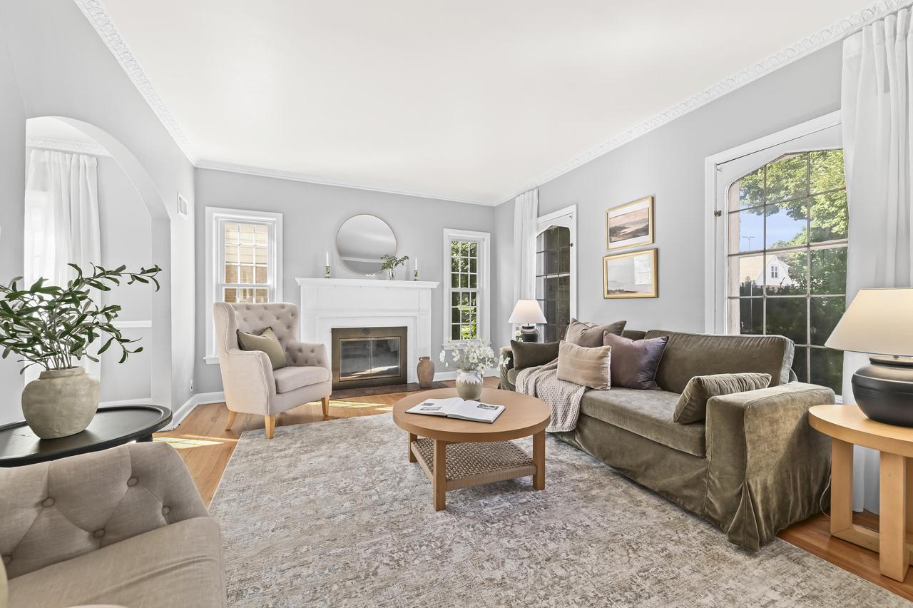 616 N 104th St #618, Wauwatosa, WI 53226