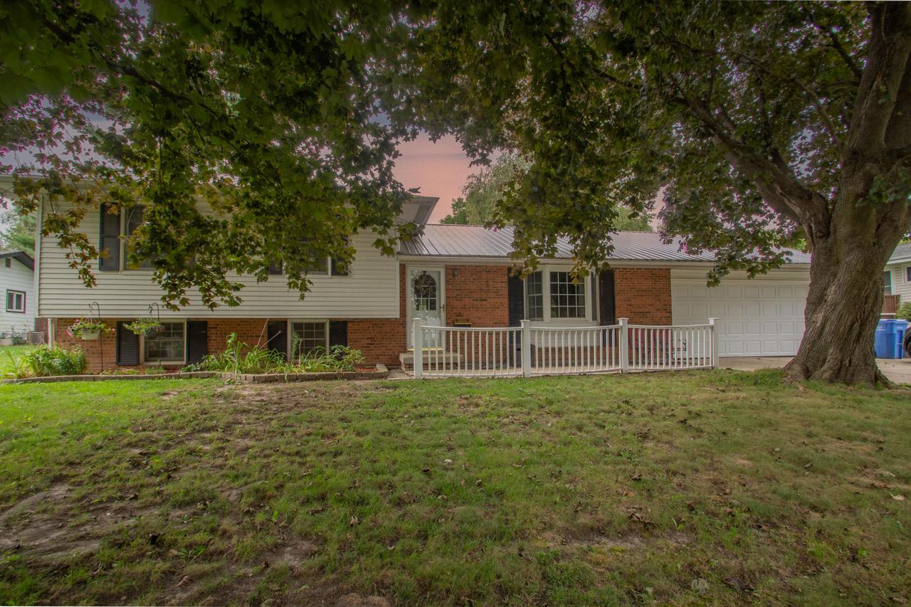 310 S Concord Ave, Watertown, WI 53094