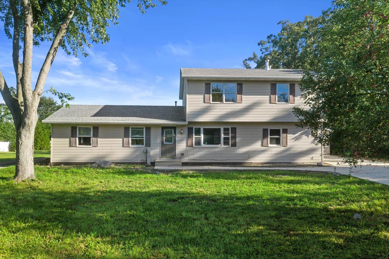 21234 Church Rd, Dover, WI 53182