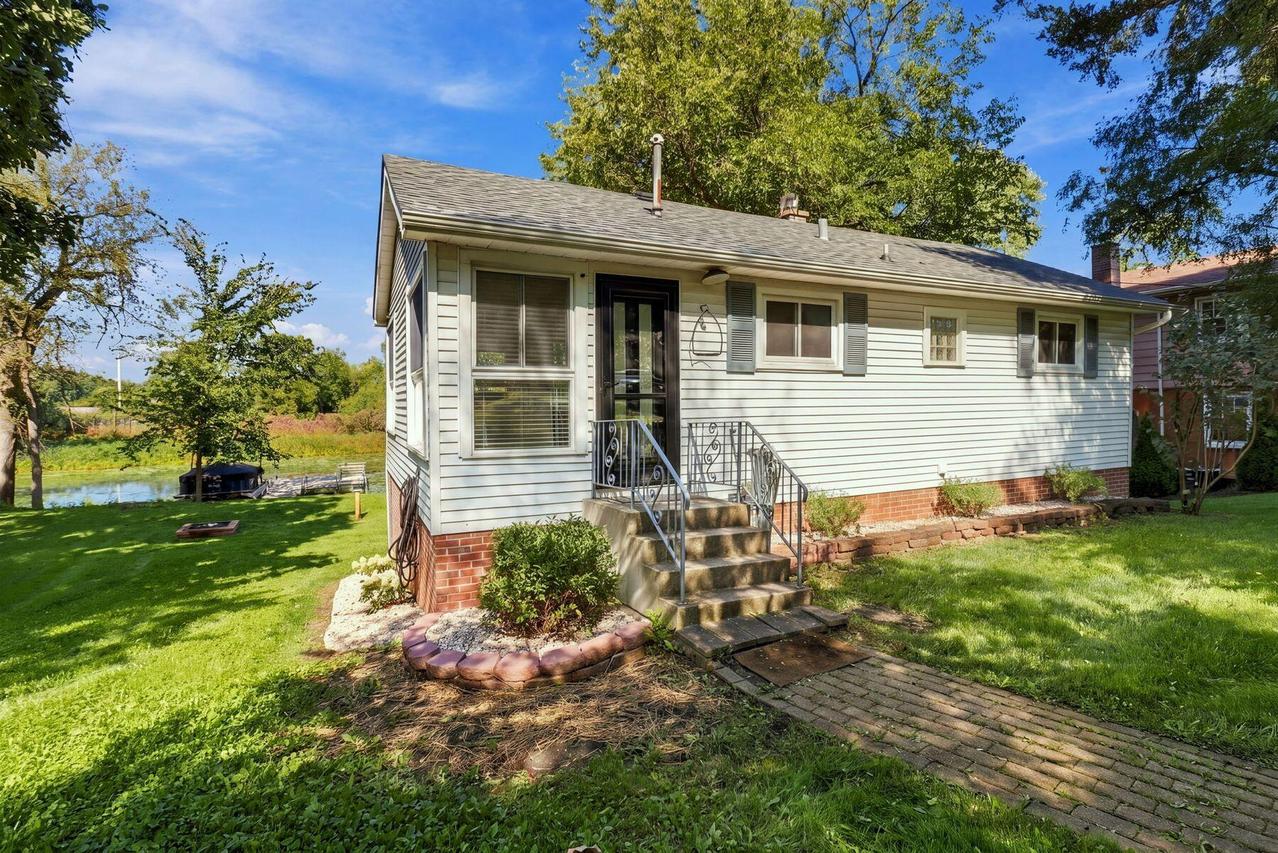 9812 271st Ave, Salem Lakes, WI 53179