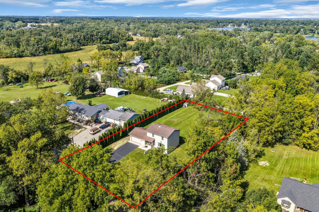 W6860 Wood Ave, Walworth, WI 53115