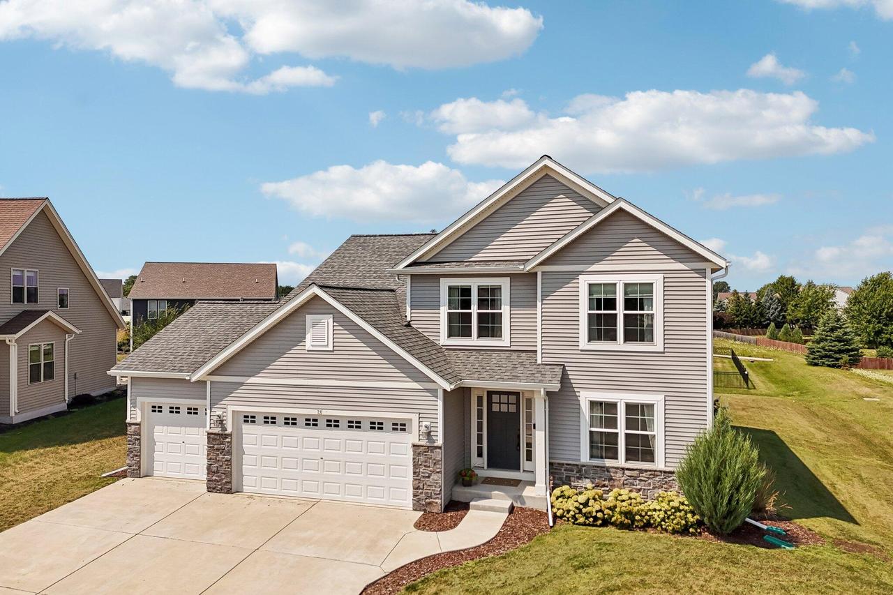 74 Weston Ridge, Oconomowoc, WI 53066