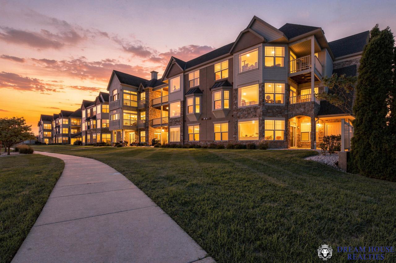 6955 S Riverwood Blvd #N-B03, Franklin, WI 53132