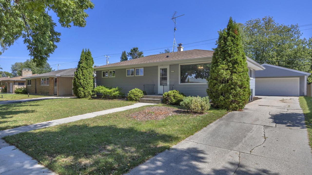 2905 S 18th St, Sheboygan, WI 53081