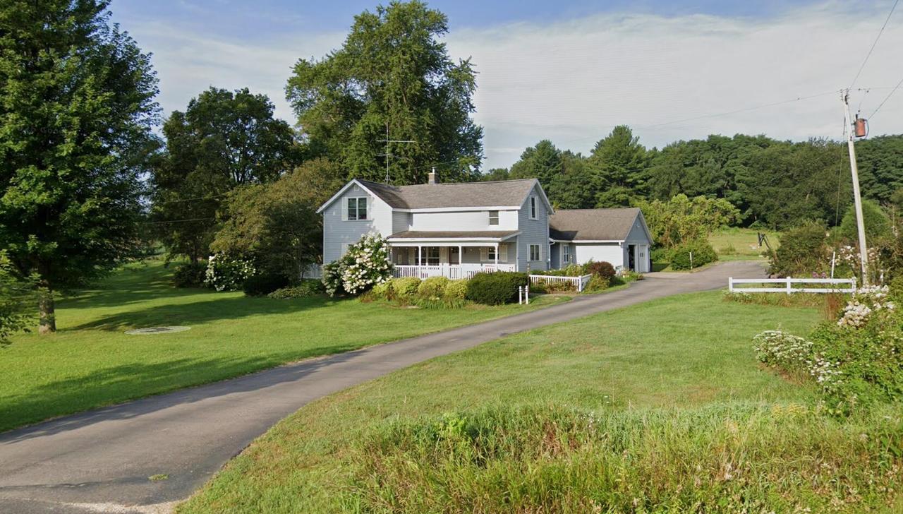 12893 Fieldcrest Rd, Lafayette, WI 54656