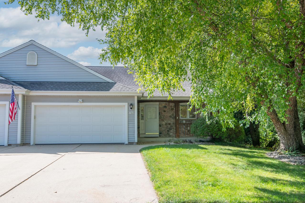 1741 Cherokee Rd, Grafton, WI 53024