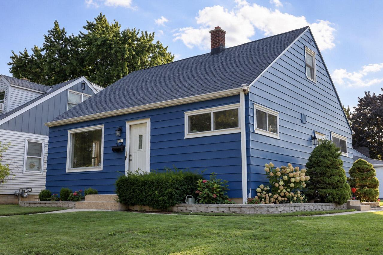 2751 S 64th St, Milwaukee, WI 53219