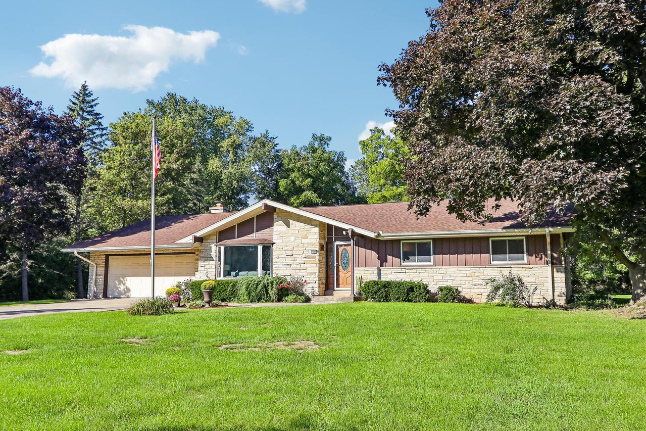 1555 Valley Ridge, Brookfield, WI 53005