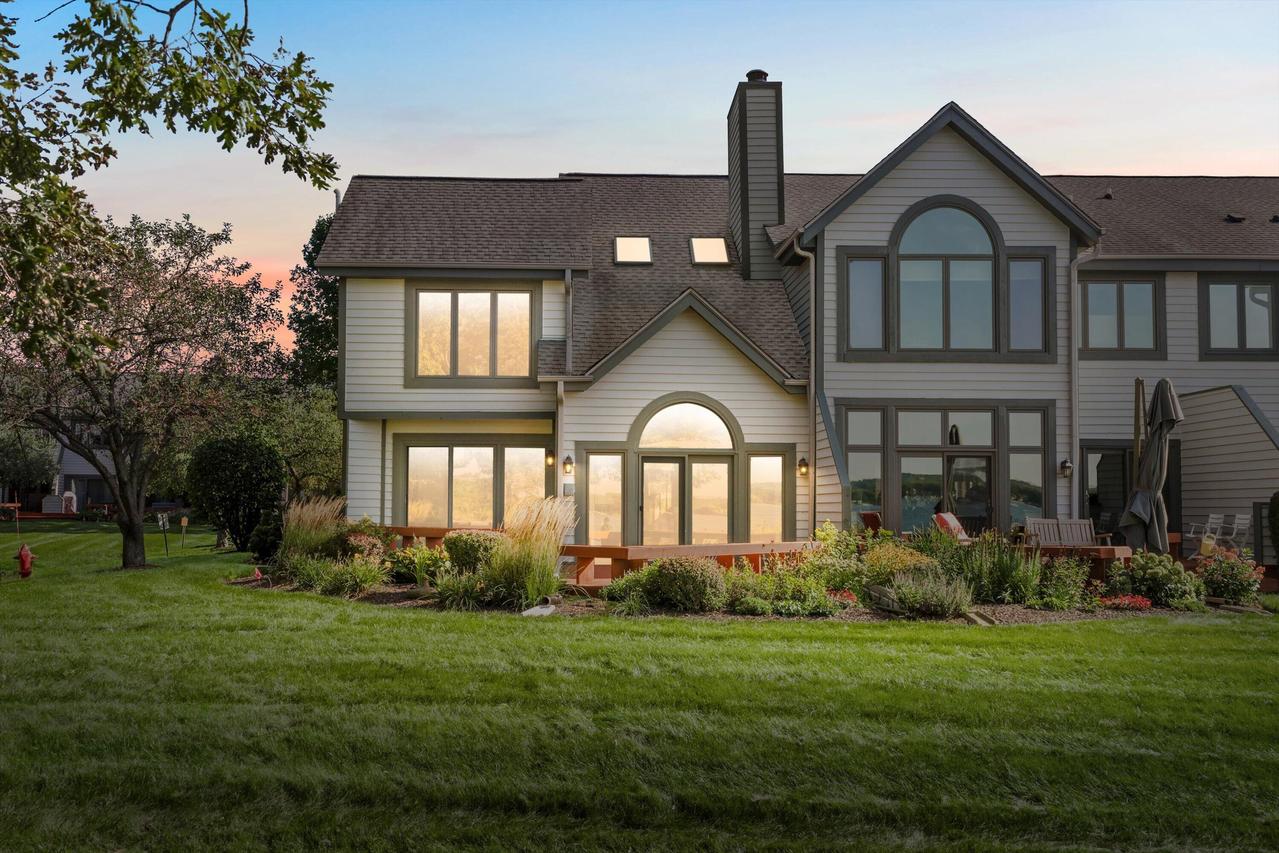 S74W17692 Harbor Cir, Muskego, WI 53150