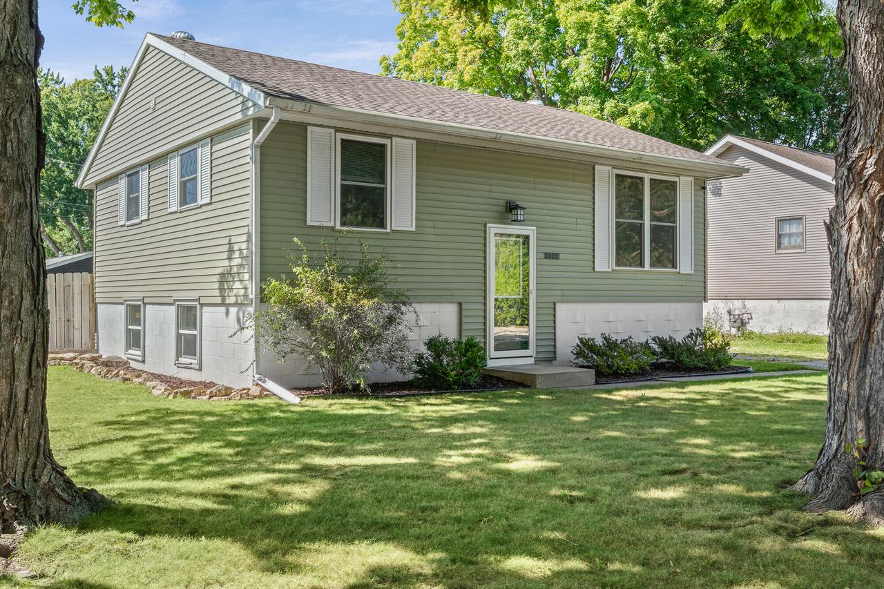3322 Elm Dr, La Crosse, WI 54601