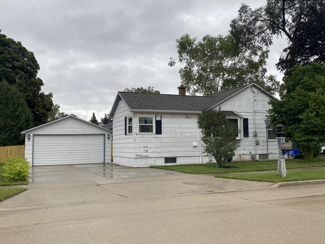4022 Delta St, Manitowoc, WI 54220