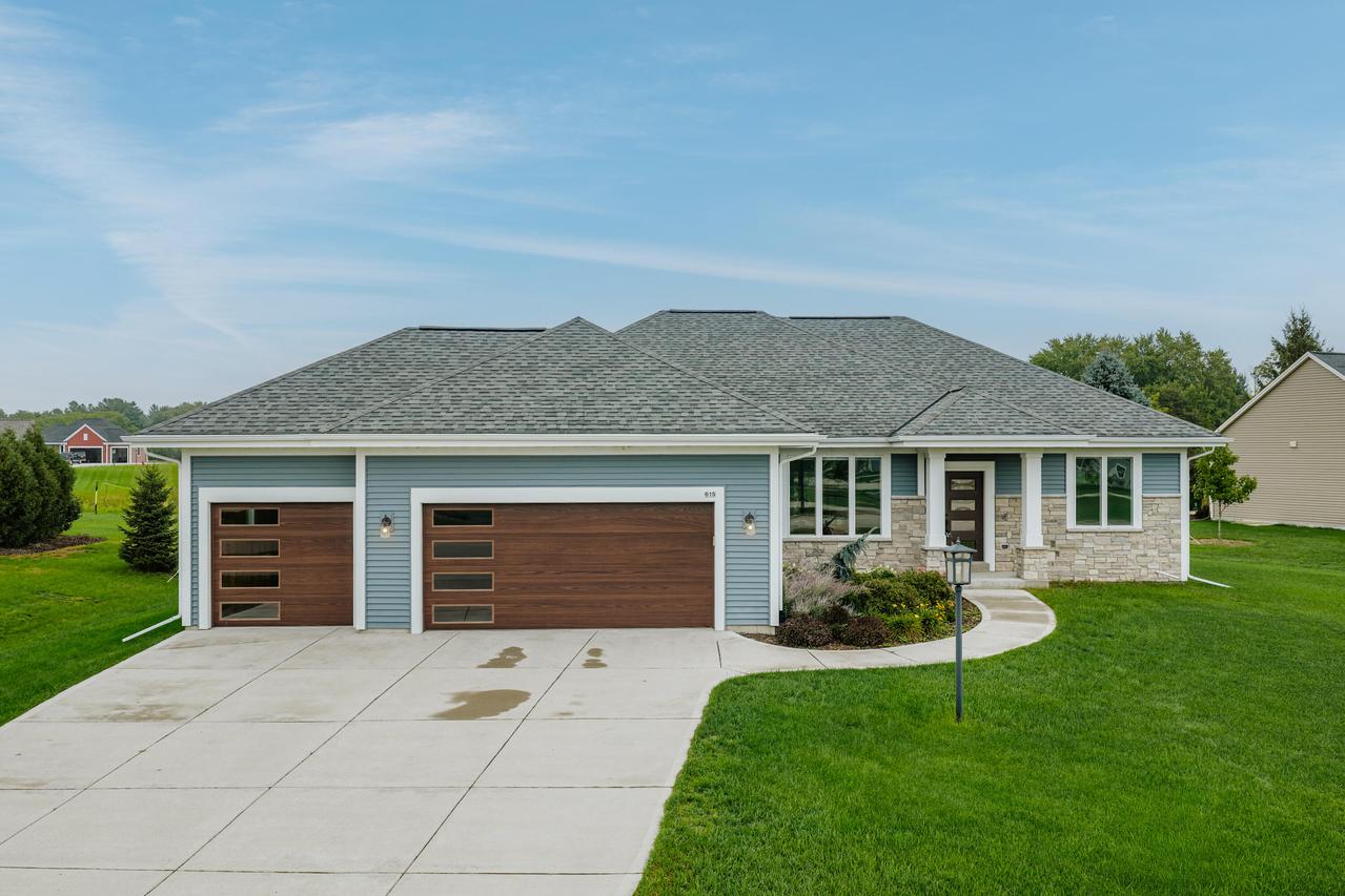 615 Bark River, Dousman, WI 53118